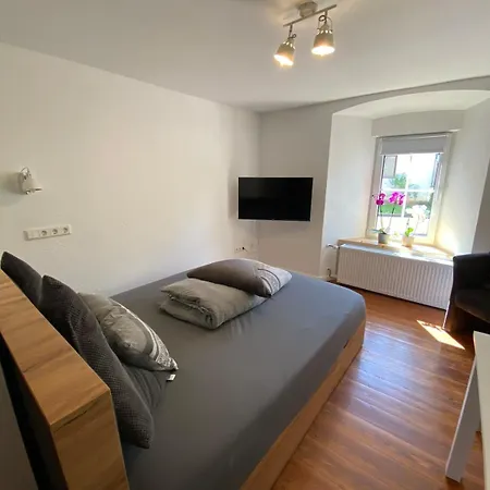 Small 6 Am Nussbaum Apartment *